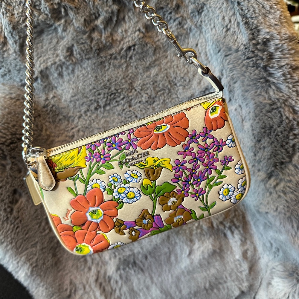 Coach Floral Nolita 19